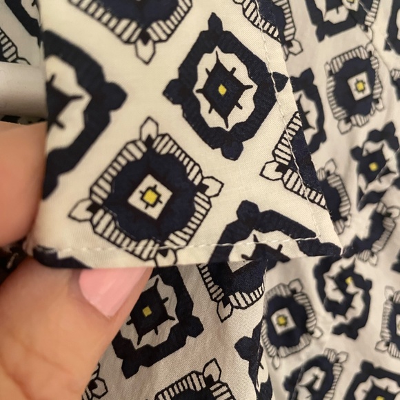 J. Crew medallion navy printed button down shirt size 8 perfect fit 100% cotton - Picture 9 of 11